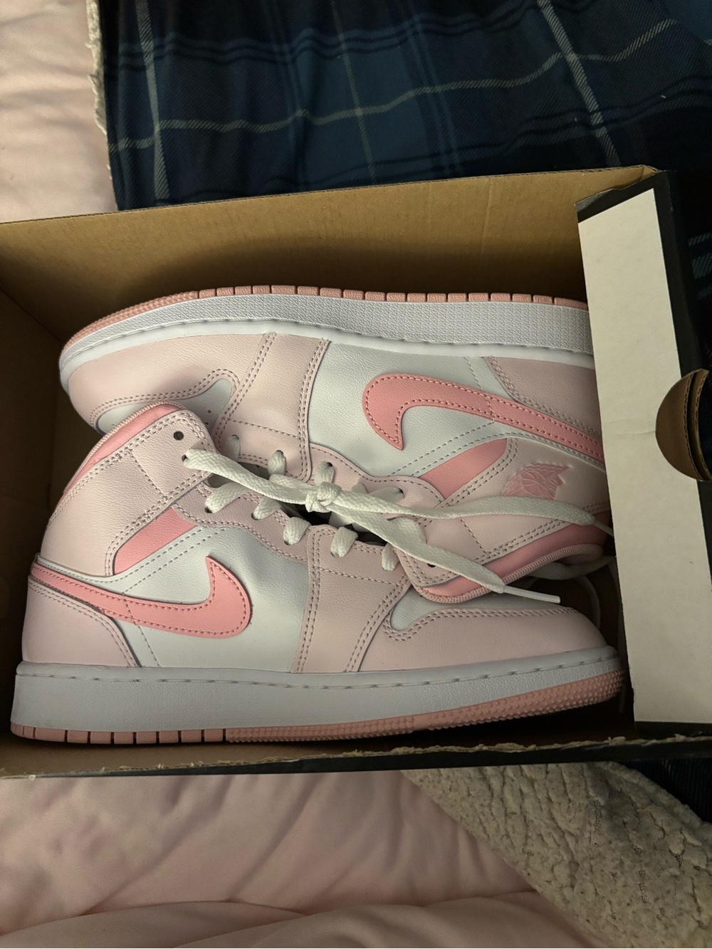 Nike Pink & White Low-Top Sneakers - Picture 3 of 11